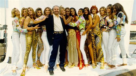 moda versace ispirata ambito equestre|Gianni Versace: storia, moda e biografia completa dello stilista del .